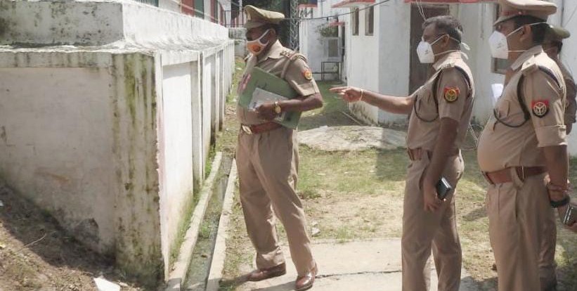 पीलीभीत: पुलिस अधीक्षक महोदय ने आगंतुकों के लिए बने शौचालय का किया निरीक्षण, प्रतिसार निरीक्षक को दिए आवश्यक दिशा निर्देश।