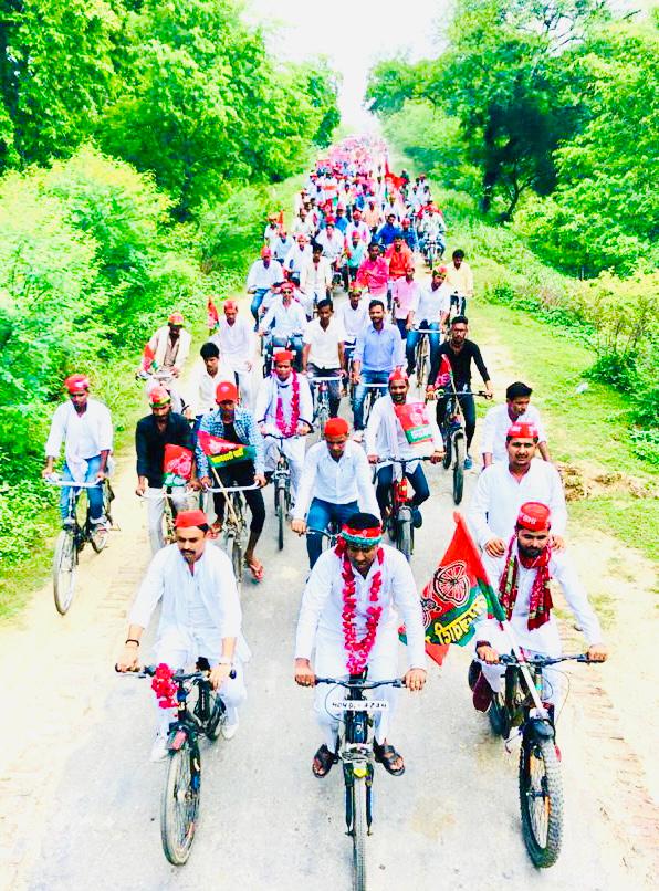जौनपुर :प्रदेश में बढ़ते बेरोजगारी महगांयी एवं भ्रष्टाचार के विरोध में समाजवादियों ने किया साइकिल मार्च