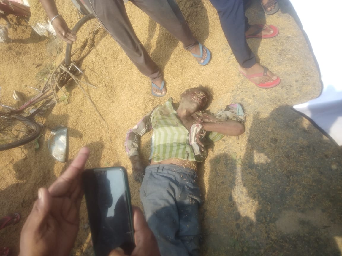 बरेली-भूसे से भरा ट्रक पलटने से दो की मौत 1 गम्भीरa