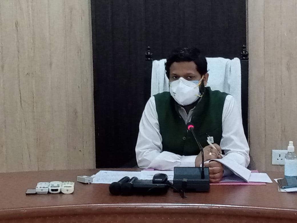 पीलीभीत :योजनाओं को समयबद्ध व लक्ष्य के अनुरूप करें पूर्ण-जिलाधिकारी।