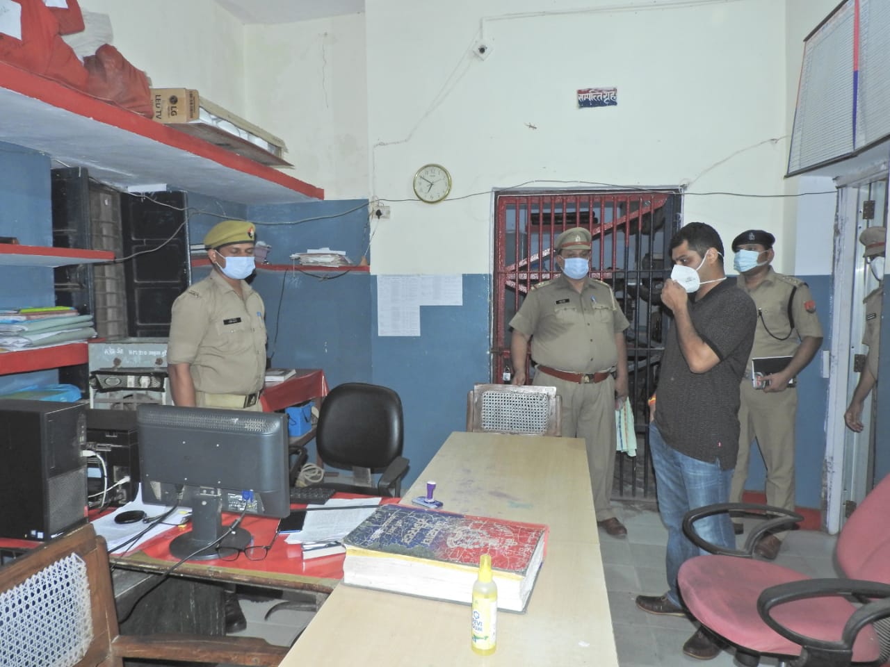 पीलीभीत : पुलिस अधीक्षक श्री दिनेश कुमार पी0 महोदय ने थाना बीसलपुर, थाना बिलसंडा व थाना दियोरिया कला का किया आकस्मिक निरीक्षण।