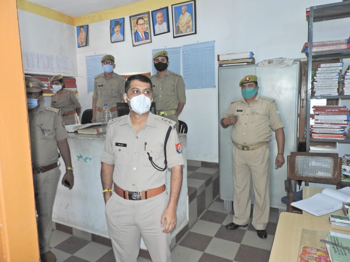 पीलीभीत : पुलिस अधीक्षक  दिनेश कुमार पी0 ने थाना माधोटांडा का किया आकस्मिक निरीक्षण।
