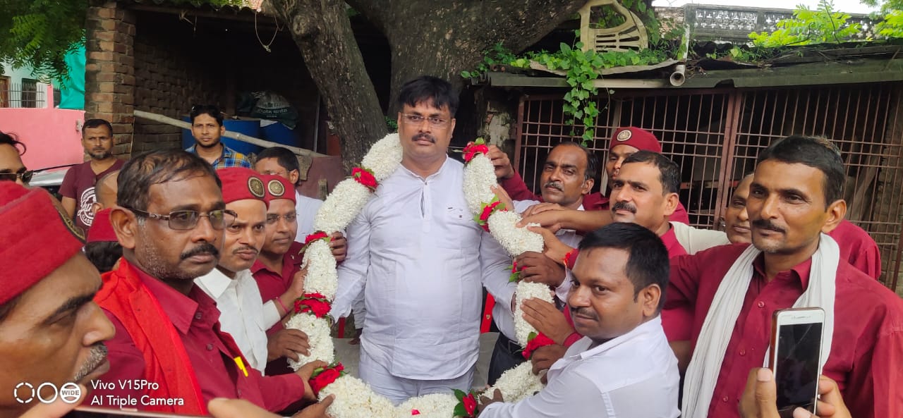 जौनपुर:समाजवादी पार्टी के युवजन सभा के प्रदेश सचिव मनोज कुमार मौर्य को सम्राट अशोक क्लब ने किया सम्मानित