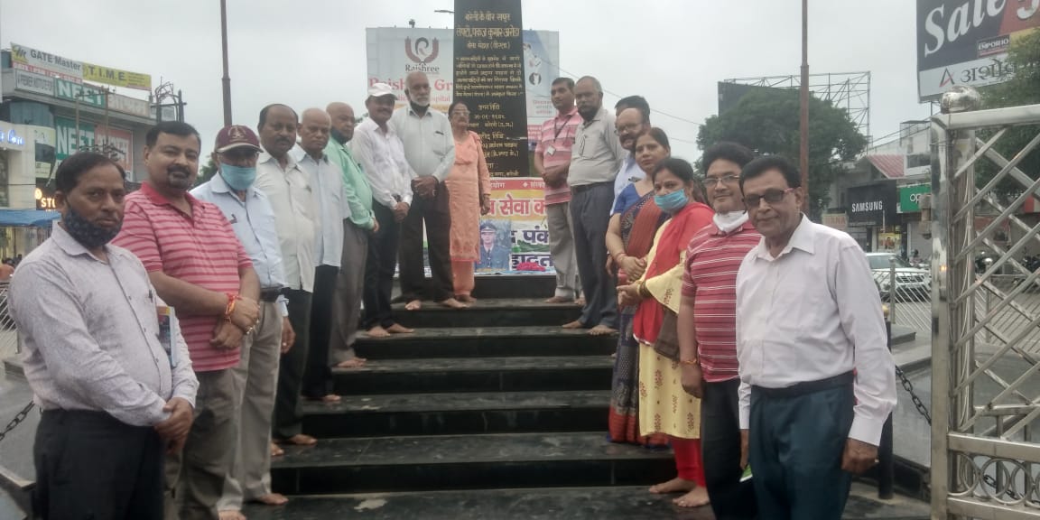 बरेली/यूपी-कारगिल युद्ध के शहीद को मोमबत्ती जला दी गयी श्रद्धांजलि