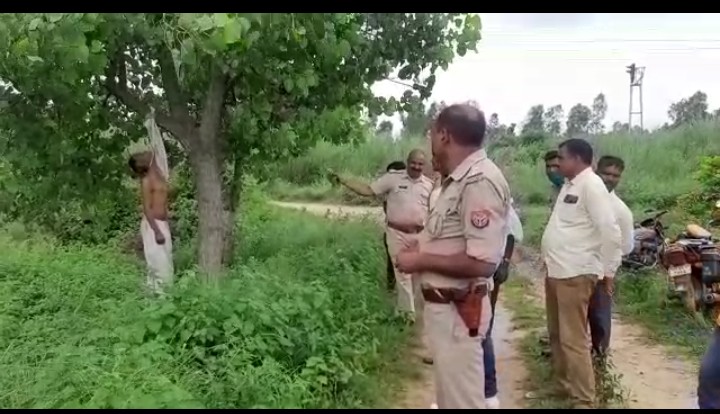 बरेली-दुष्कर्म के आरोपी ने पेड़ पर फांसी लगा कर ली जीवन लीला समाप्त