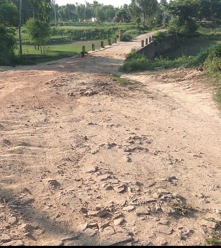 बरेली-बिकास से अनछुई रह जाती हैं सीमावर्ती सड़कें