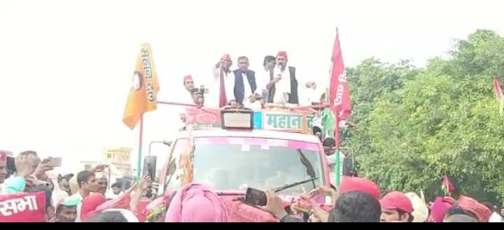 बरेली-सपा महान दल की जन आक्रोश रैली में दो गुट भिड़े