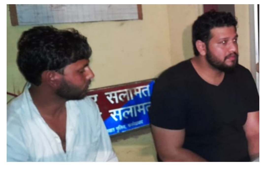 फर्जी खनन अधिकारी बनकर मारपीट व लूटपाट करने में दो गिरफ्तार साथी फरार