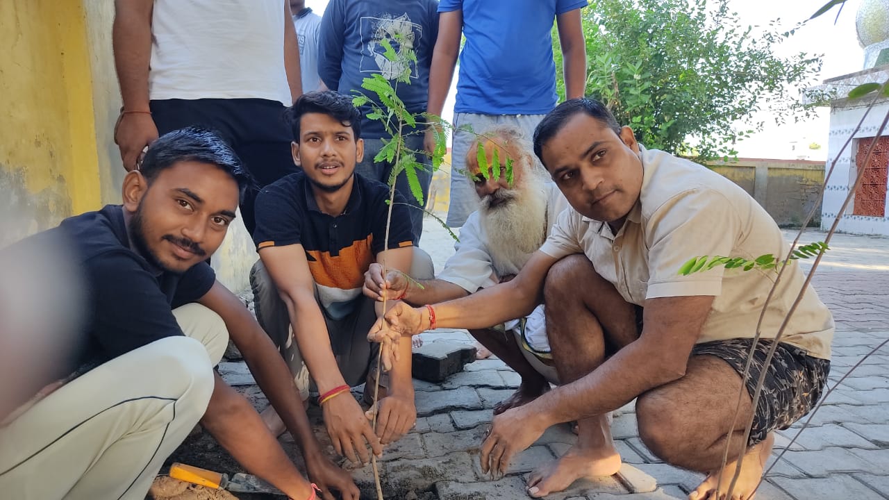मैनपुरी : राष्ट्रीय स्वयंसेवक संघ द्वारा वृक्षारोपण कार्यक्रम