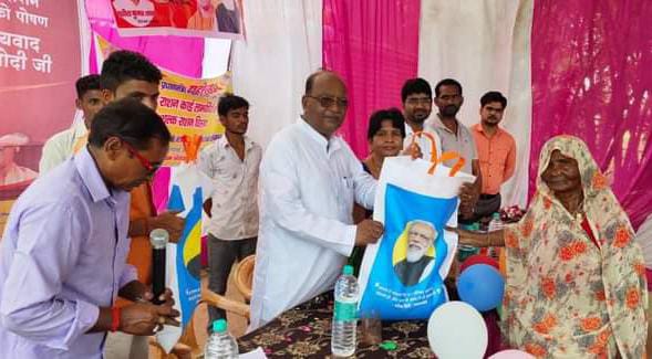 फर्रुखाबाद :ब्लाक राजेपुर में अन्न महोत्सव का शुभारंभ किया गया