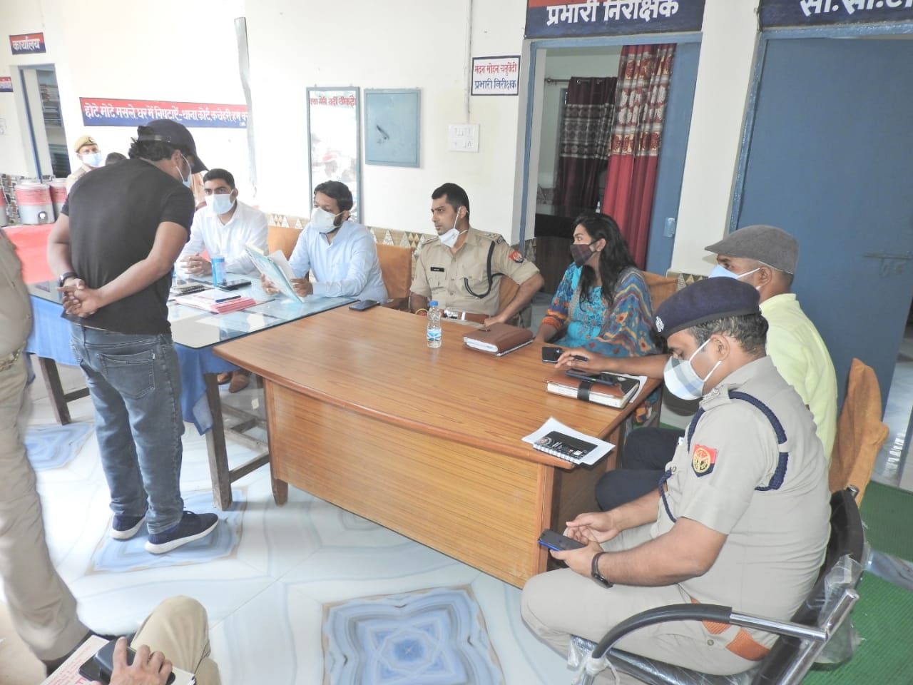 पीलीभीत: जिलाधिकारी  एवं पुलिस अधीक्षक पीलीभीत महोदय द्वारा थाना कोतवाली, सुनगढ़ी एवं न्यूरिया पर किया गया थाना समाधान दिवस का आयोजन, सुनी जनता की समस्याएं