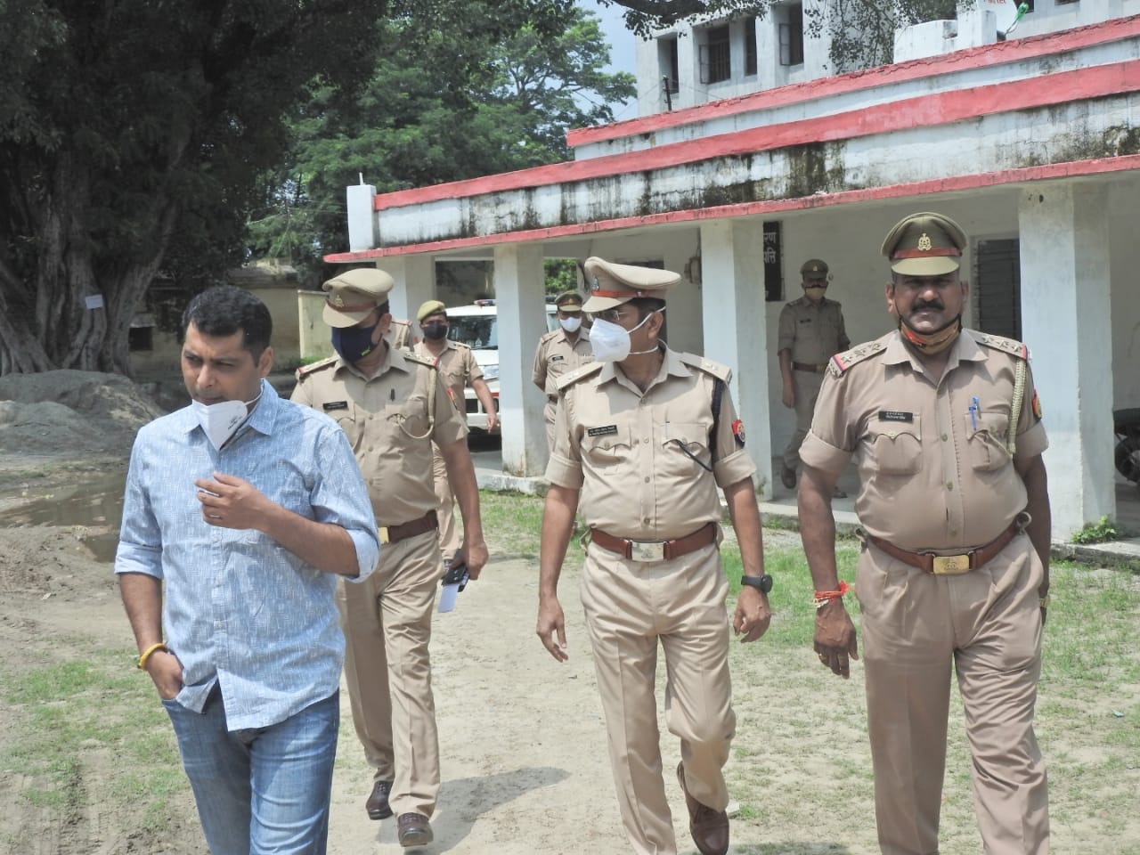 पीलीभीत: पुलिस अधीक्षक महोदय द्वारा पुलिस लाइन की आवासीय कॉलोनी की महिलाओं एवं रिक्रूट महिला आरक्षियों के साथ मीटिंग कर उनकी समस्याओं को सुना गया।