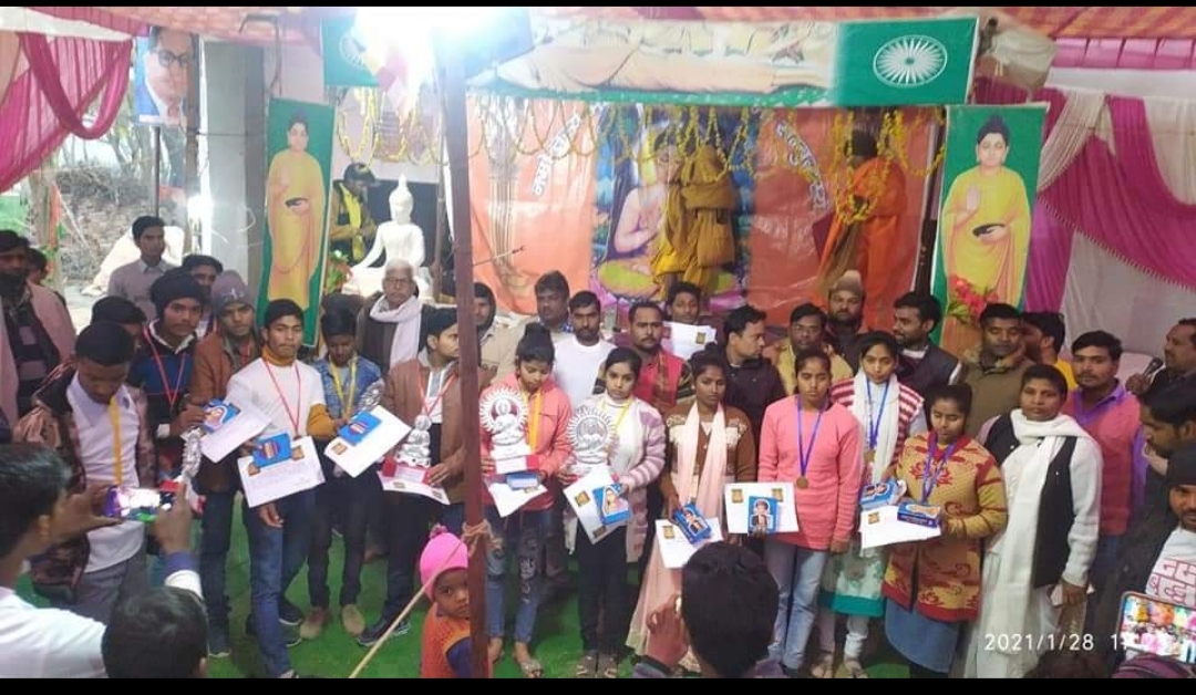 फर्रुखाबाद: मेधावी छात्रों का सम्मान व बुद्ध कथा समापन समारोह