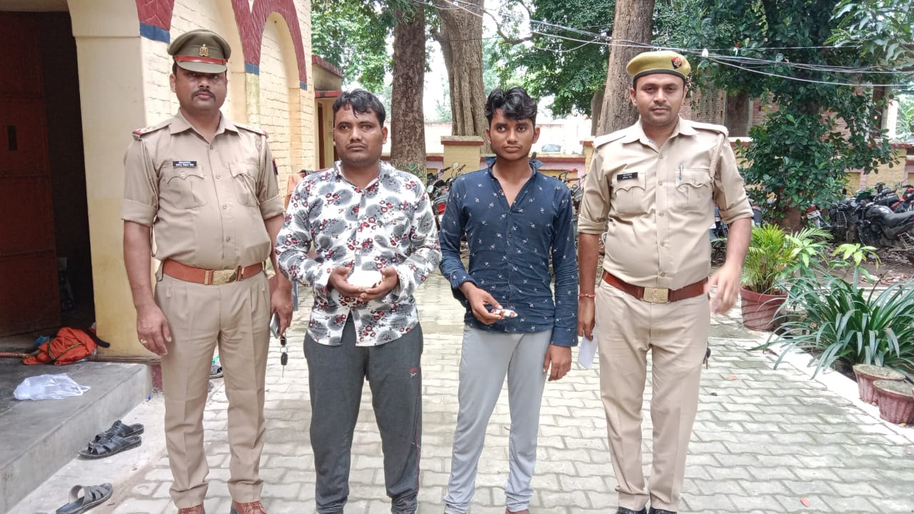 बाराबंकी: थाना टिकैतनगर पुलिस ने टॉप-टेन अपराधी सहित दो अभियुक्तों को किया गिरफ्तार