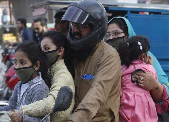 पाकिस्तान में फिर बढ़ रहे कोरोना के नए केस, देश के कई क्षेत्रों में लागू किया गया स्मार्ट लॉकडाउन