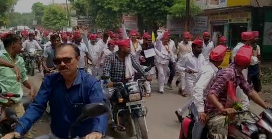 फर्रुखाबाद: सपा ने निकाली साइकिल रैली नेताओ ने बीजेपी को जमकर कोसा।