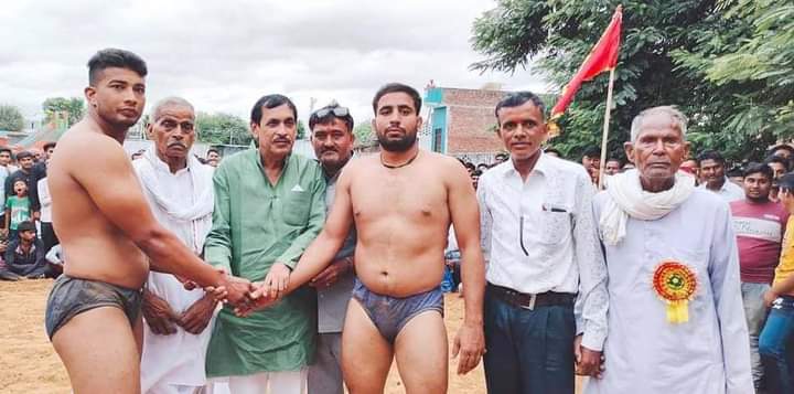 इटावा: श्री महावीर जी महाराज मोती मंदिर पर दो दिवसीय दंगल का हुआ समापन
