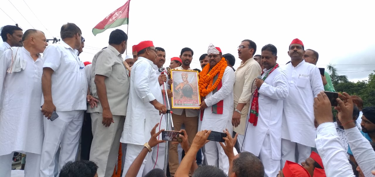 बरेली-पटेल चौक पर सपा पिछड़ा वर्ग के अध्यक्ष का किया गया स्वागत