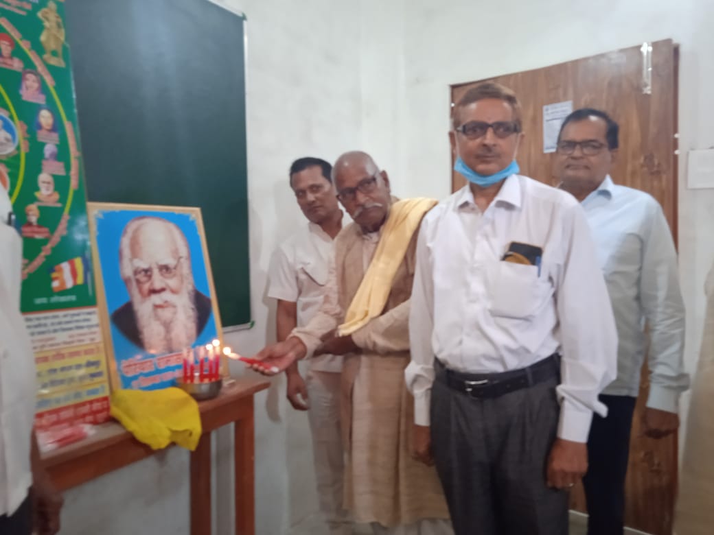 जौनपुर:समाजसेवी मेवालाल मौर्य द्वारा मनाया गया पेरियार रामास्वामी का जन्मदिन