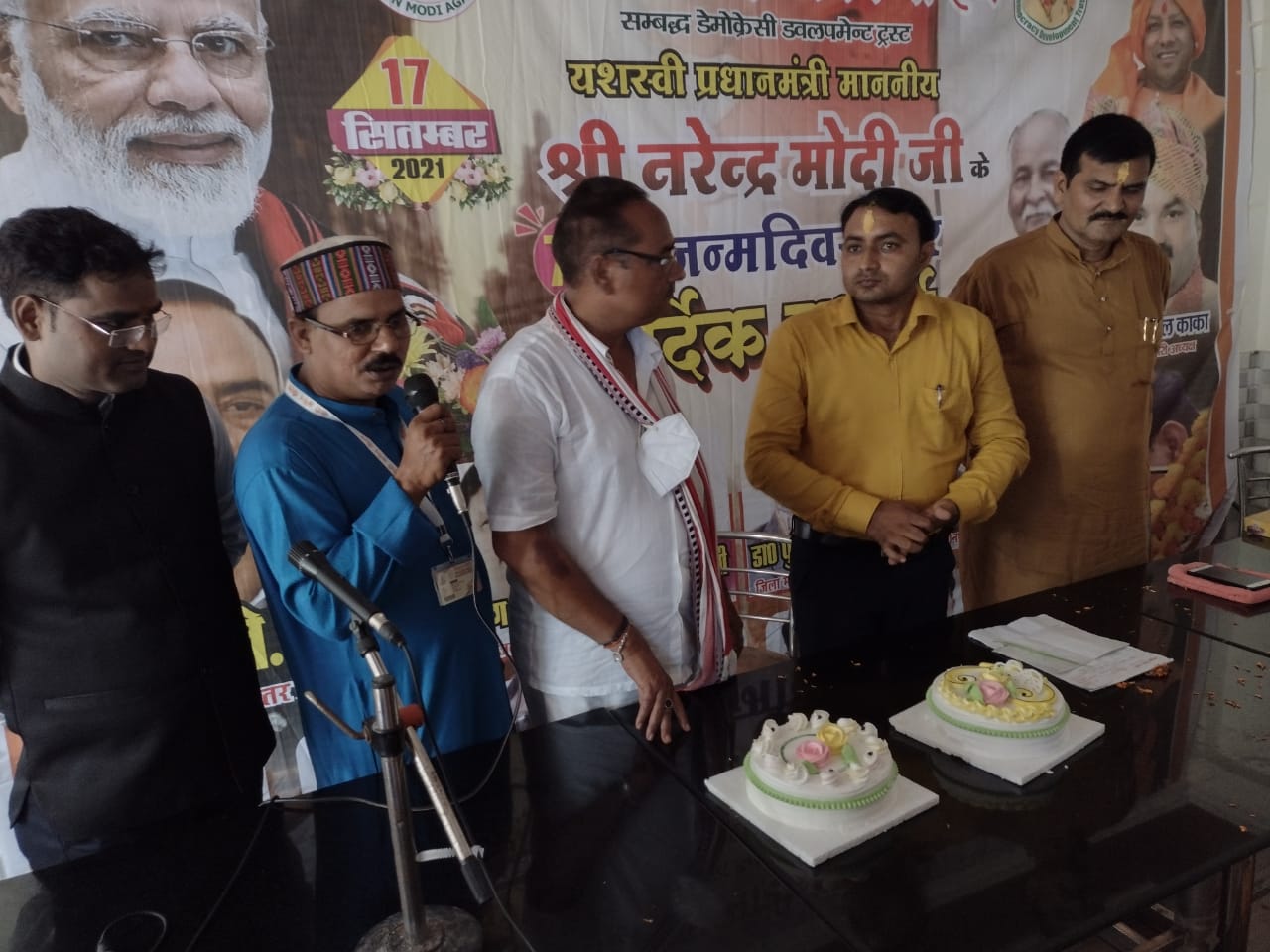 जौनपुर:भाजपाइयों ने मनाया प्रधानमंत्री मोदी का जन्मदिन