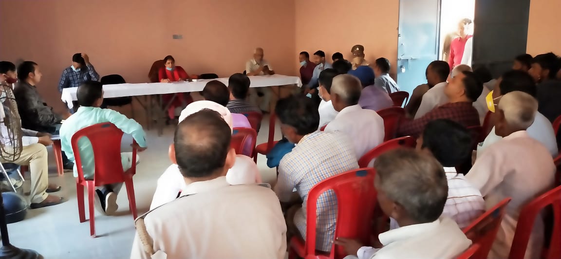 बरेली - आँवला तहसील क्षेत्र में सरकार के निर्देश के अनुसार अधिकारियों ने लगाई चौपाल।