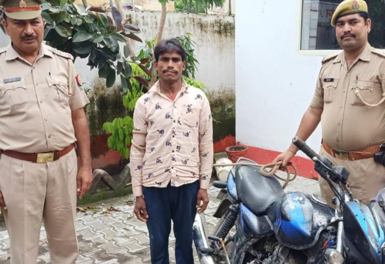 पीलीभीत :थाना पूरनपुर पुलिस ने चोरी की मोटरसाइकिल सहित अभियुक्त को गिरफ्तार किया।