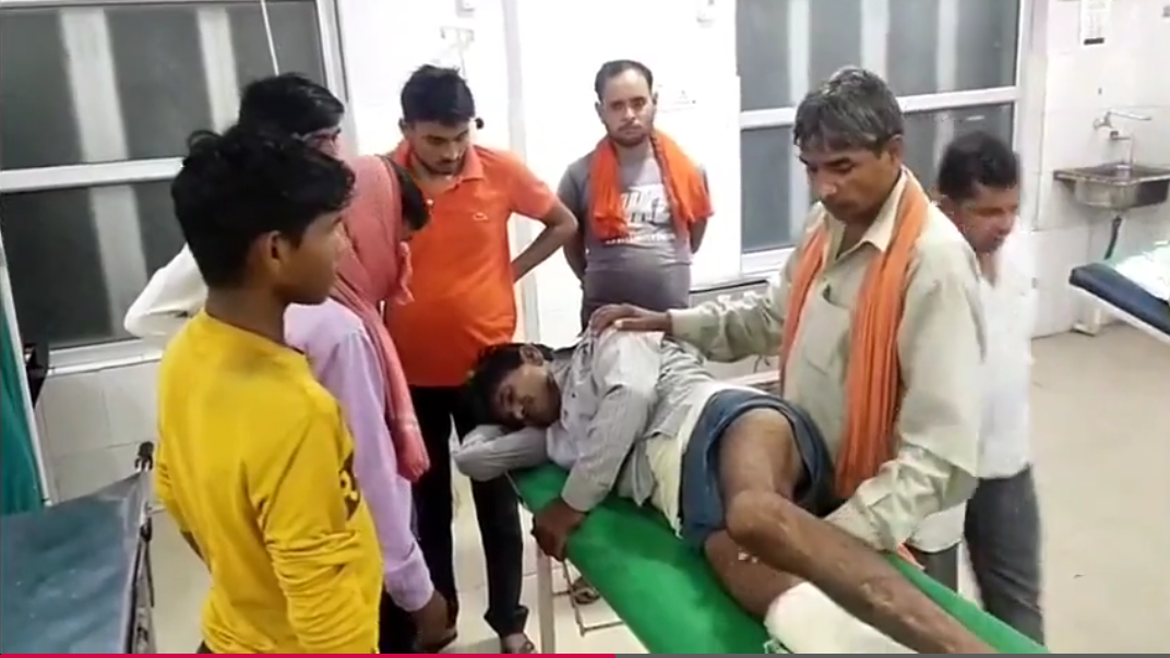 इटावा : बाइक सवार युवक को कार ने मारी टक्कर युवक हुआ घायल