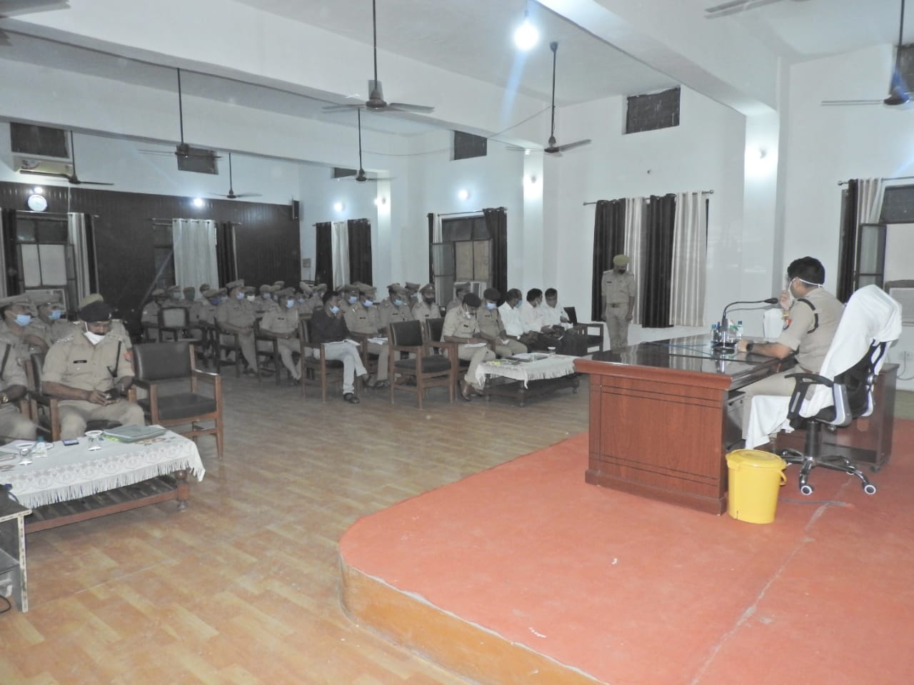 पीलीभीत :पुलिस अधीक्षक महोदय ने समस्त क्षेत्राधिकारीगण/थाना प्रभारियों के साथ अपराध समीक्षा गोष्ठी की।