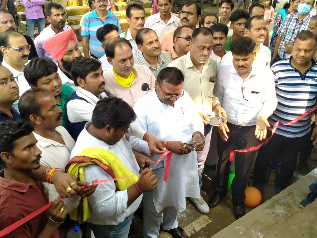 पीलीभीत :पूरनपुर में स्वास्थ्य सुविधाओं को और बेहतर बनाने के लिए मोबाइल बैन का किया गया शुभारंभ।