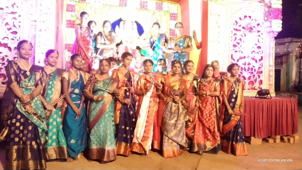 रात्र के शुभ अवसर : नवपर ग्राम केसदा में विरारायपुर   जित किया मां दुर्गा की मूर्ति