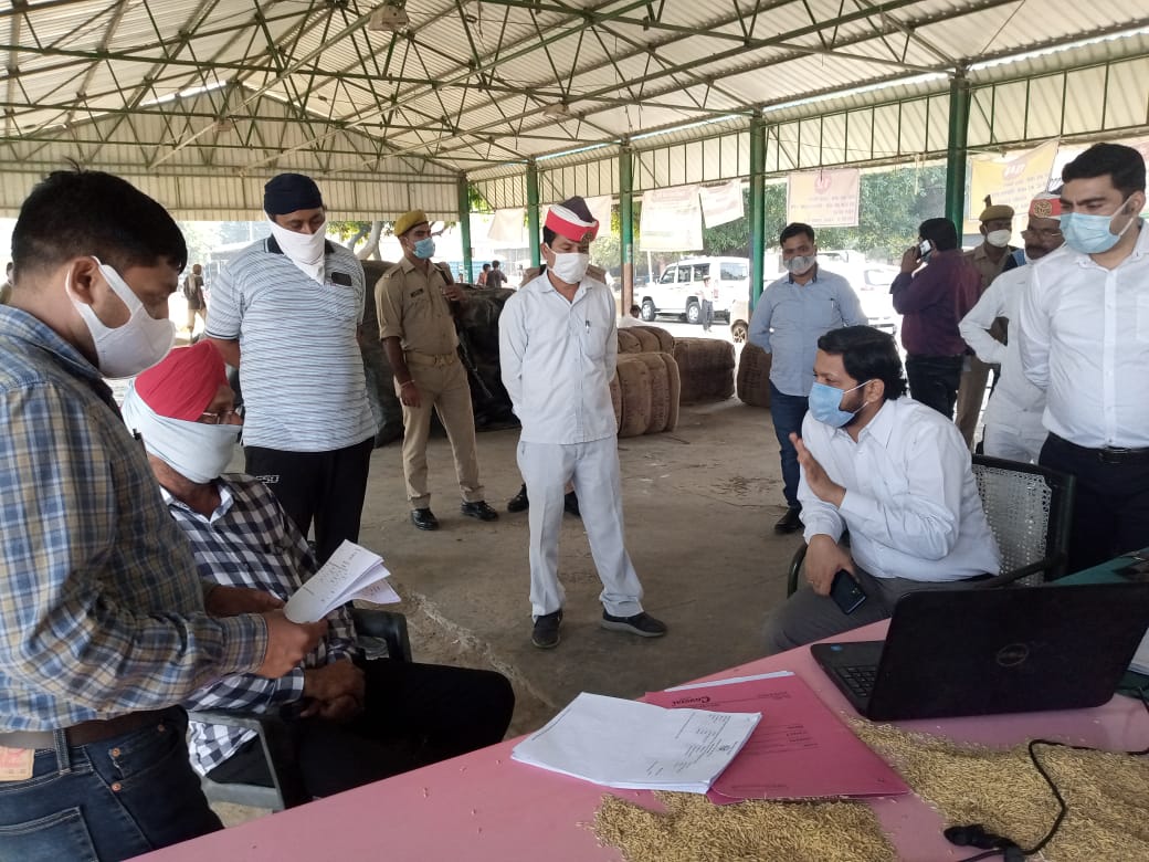 पीलीभीत: जिलाधिकारी द्वारा किसानों के धान खरीद हेतु टोकन व्यवस्था की की गई सराहना।