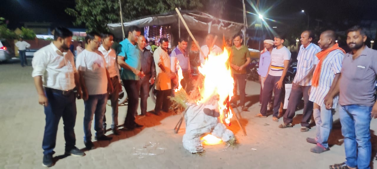 बरेली - बांग्लादेश में हिंदुओं पर हो रहे अत्याचार एवं प्रताड़ना का हिंदू जागरण मंच ने किया जोरदार।