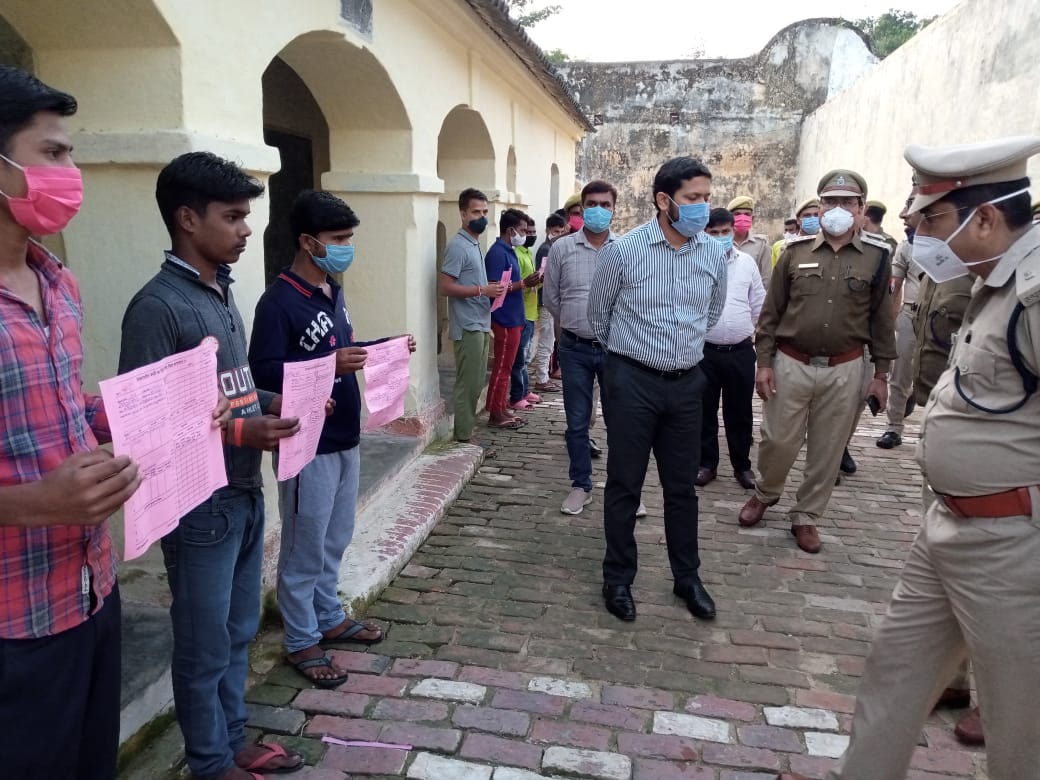 पीलीभीत :जिलाधिकारी द्वारा जिला कारागार का किया गया निरीक्षण।