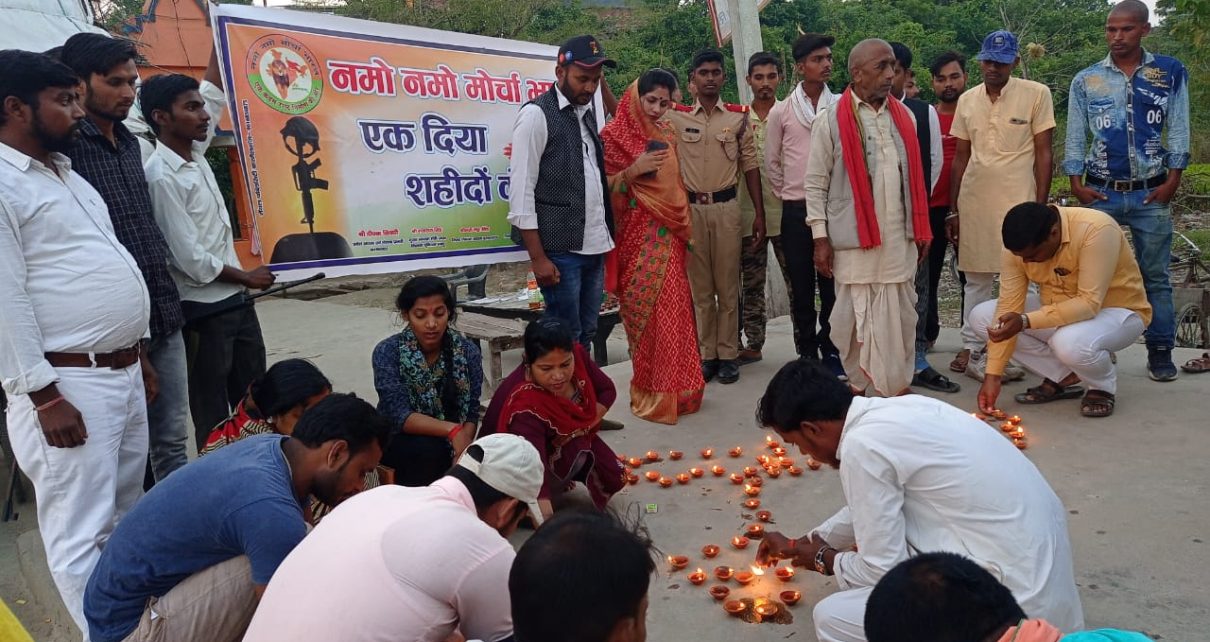 aगोण्डा:अमर शहीदों के नाम पर भव्य दीपोत्सव का हुआ आयोजन,दी गई श्रद्धांजलि