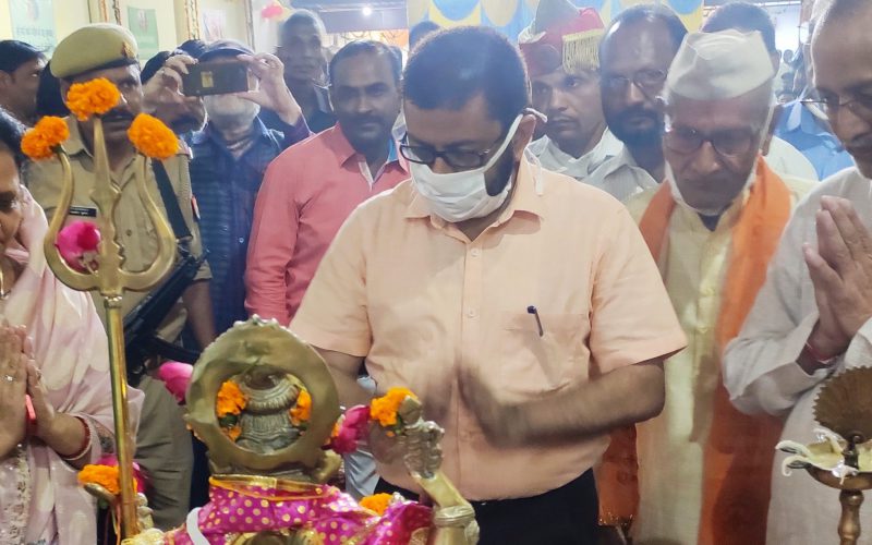 फर्रुखाबाद : पूर्व एमएलसी मनोज अग्रवाल ने शुरू करादी मां रसोई जिलाधिकारी ने पूजन कर किया शुभारंभ