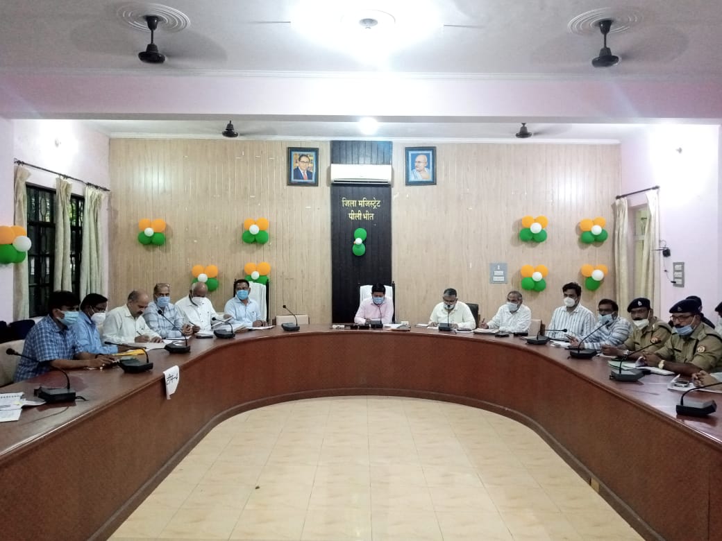 पीलीभीत : पुराने वादों को प्राथमिकता के आधार पर किया जाये निस्तारित- जिलाधिकारी।