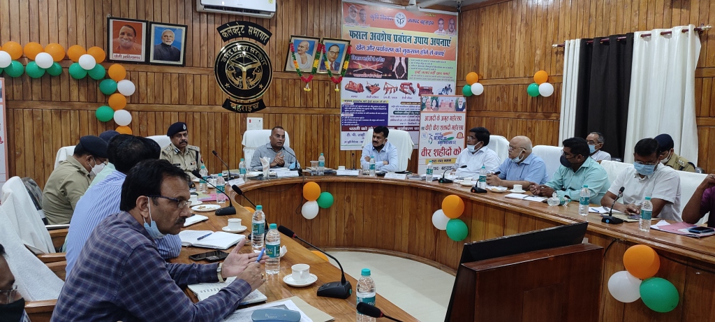 आयुक्त देवीपाटन मण्डल व पुलिस महानिरीक्षक देवीपाटन परिक्षेत्र ने आसन्न त्यौहारों के दृष्टिगत अधिकारियों के साथ की बैठक
