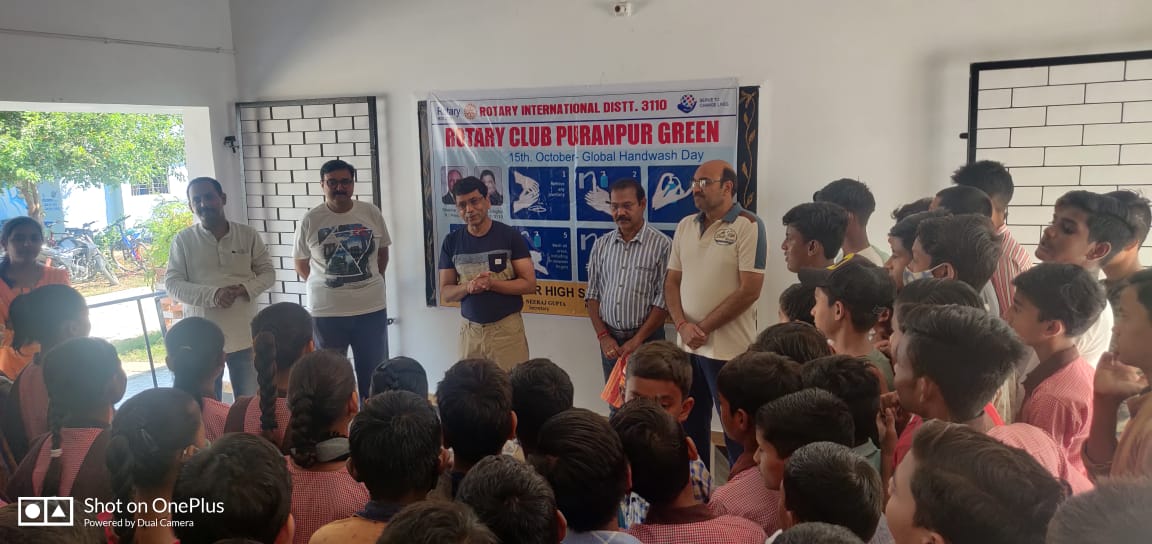 पीलीभीत : विश्व हैंड वॉश डे के उपलक्ष में जूनियर हाई स्कूल में रोटरी क्लब पूरनपुर ग्रीन द्वारा बच्चों को सही से हाथ धोने की दी गई जानकारी।