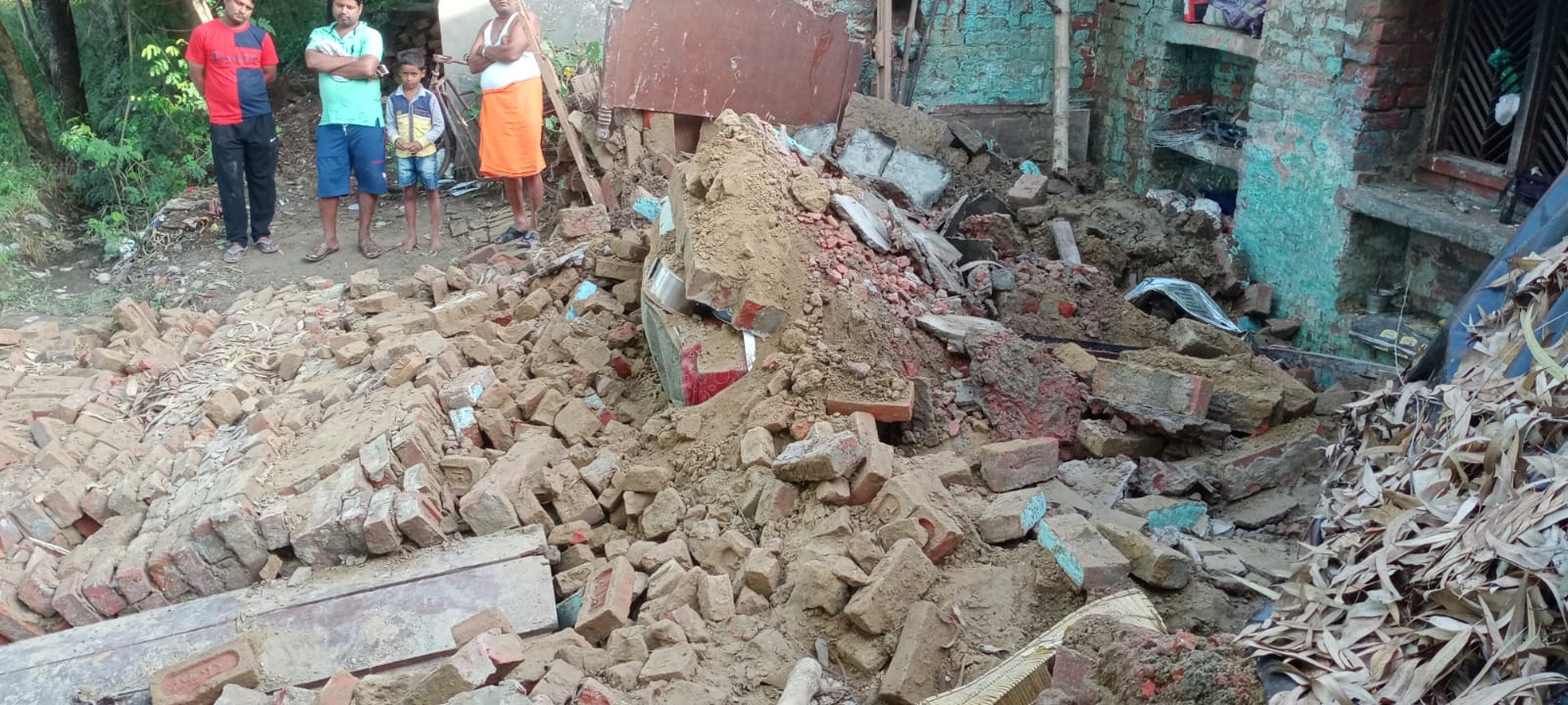 रायबरेली: भारी बारिश से गिरा मकान