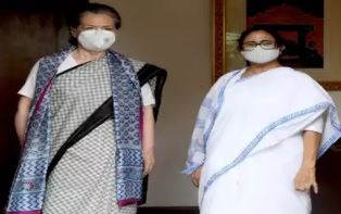 कांग्रेस व टीएमसी में ममता की सियासी सेंधमारी से खटास ,राजधानी दिल्ली की यात्रा पर आई ममता से लोगो का आरोप की पीएम से मिली है दीदी