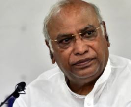 टीएमसी में 12 विधायकों के शामिल होने पर खड़गे बोले, यह एक साजिश की तरह हो रहा