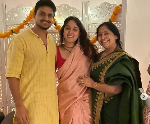 ब्वॉयफ्रेंड नूपुर शिखारे के 'परिवार' के साथ आयरा खान ने मनाई दिवाली