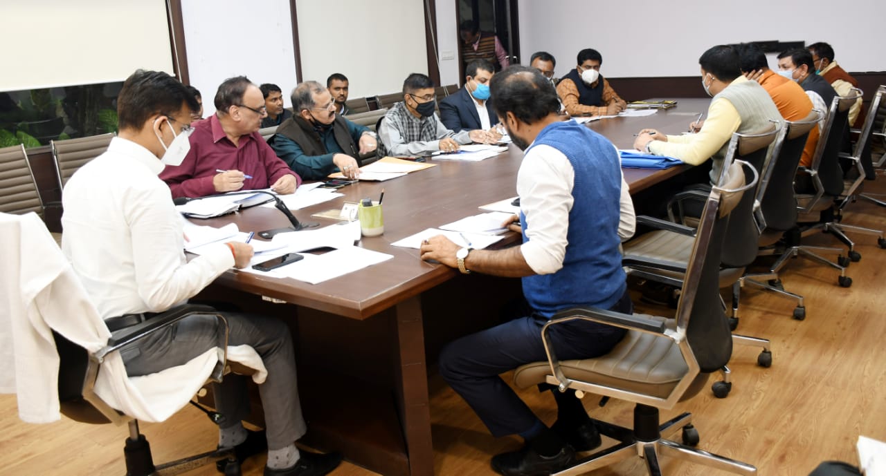 प्रयागराज : मंडलायुक्त की अध्यक्षता में धान क्रय केंद्रों पर की गई व्यवस्थाओं के संबंध में समीक्षा बैठक संपन्न हुई।