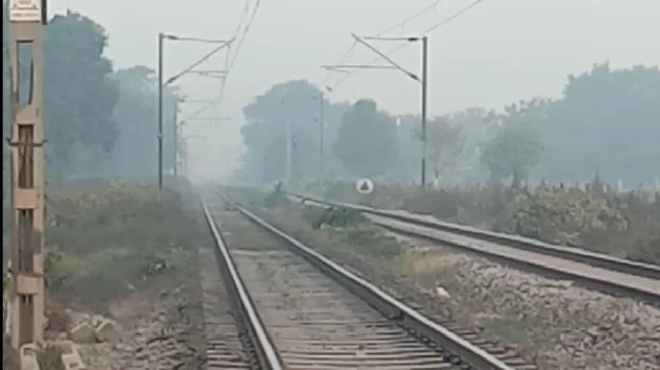 जौनपुर : बदलापुर के फत्तूपुर गांव के रेलवे ट्रैक किनारे तीन लड़कियों के शव मिलने से मचा  हड़कंप