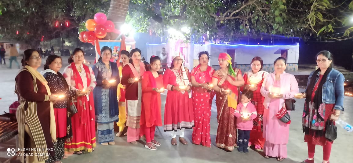 पीलीभीत :महिला शिक्षा संघ की ओर से यशवंतरी देवी मंदिर के प्रांगण में रानी लक्ष्मीबाई का जन्मदिन बड़ी धूमधाम से मनाया गया।