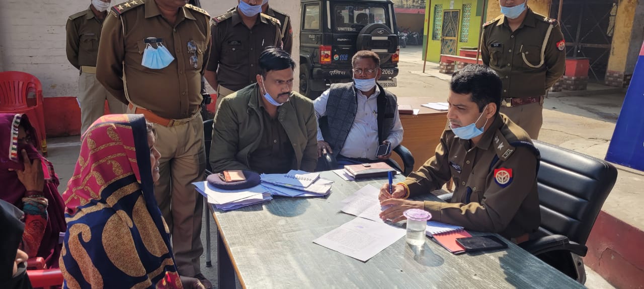 पीलीभीत : पुलिस अधीक्षक ने थाना पूरनपुर पर किया गया थाना समाधान दिवस का आयोजन, सुनी जनता की समस्याएं।