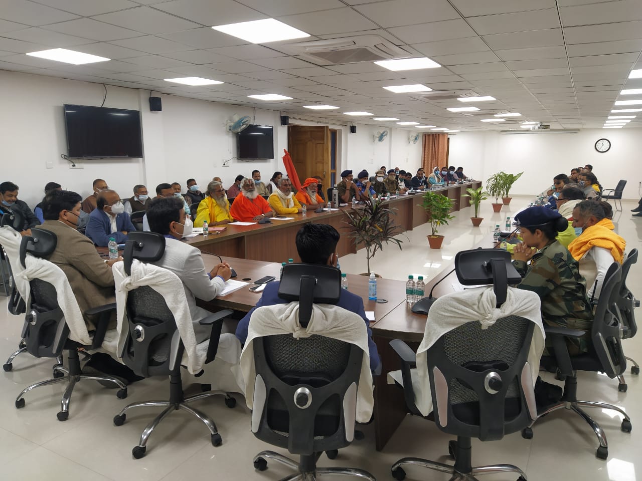 प्रयागराज- जिलाधिकारी की अध्यक्षता में माघ मेला-2022 के आयोजन हेतु गठित सलाहकार समिति की बैठक सम्पन्न