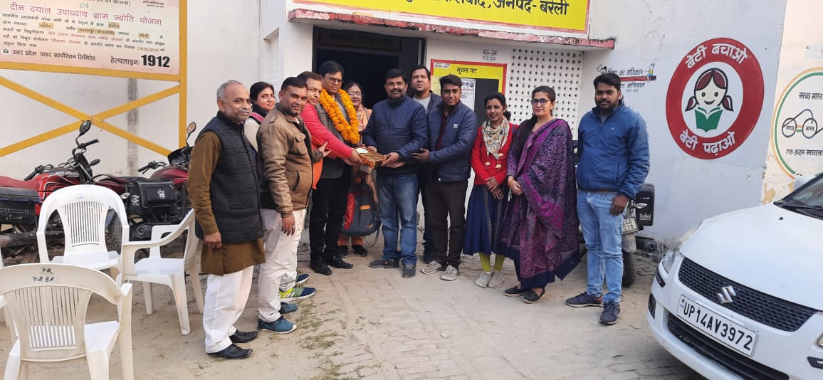 aबरेली:नवनिर्वाचित यूटा कार्यकारिणी ने की खंड शिक्षा अधिकारी से शिष्टाचार मुलाकात।