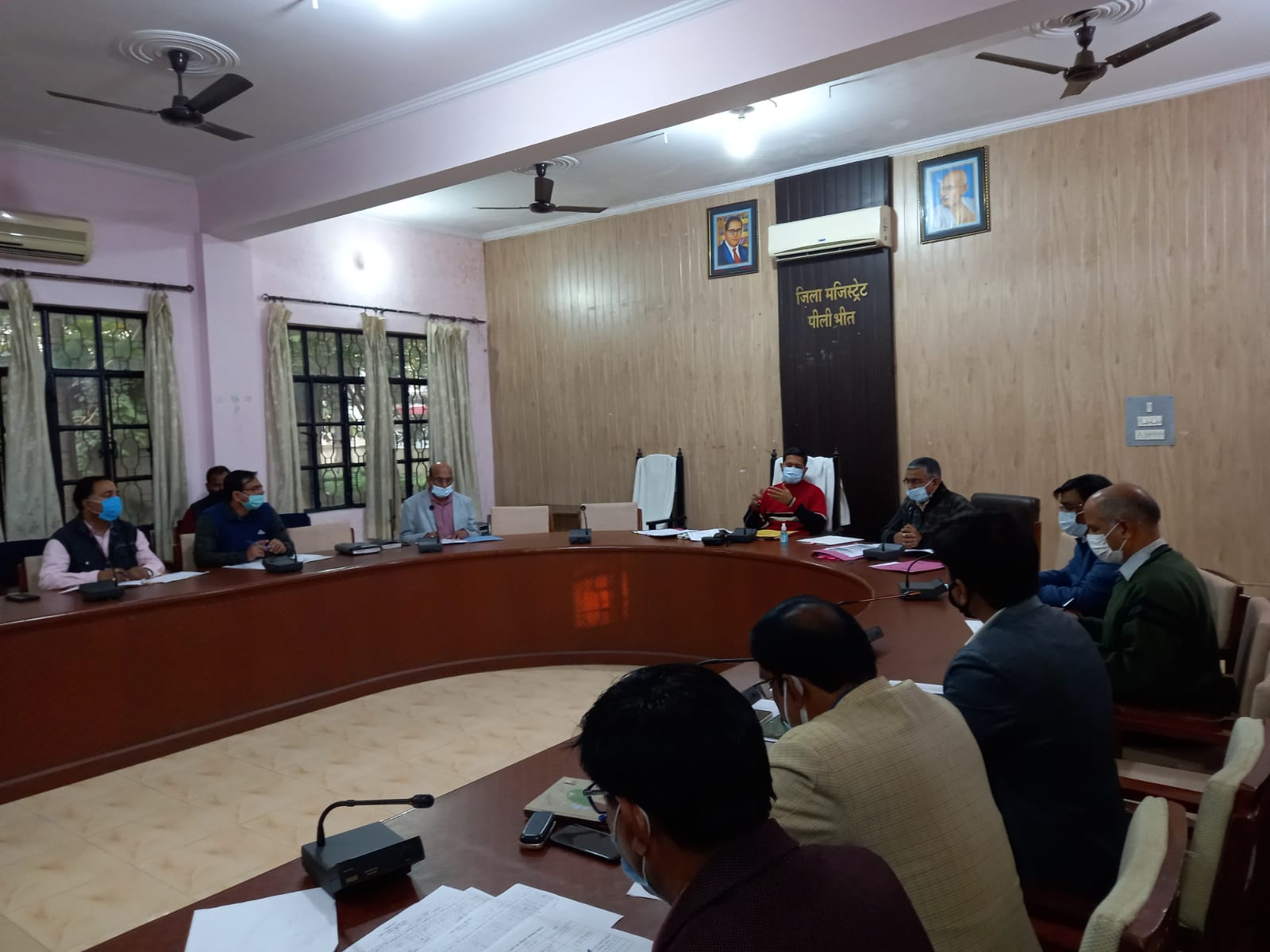 पीलीभीत:आगामी विधानसभा निर्वाचन के दृष्टिगत सभी विभागों के नोडलa अधिकारी को मतदान कार्मिकों का ऑनलाइन डाटाबेस फीड करने हेतु किया गया प्रशिक्षित।