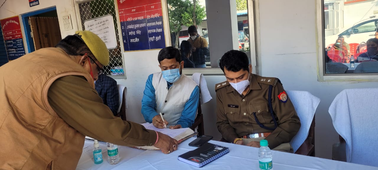 पीलीभीत : जिलाधिकारी एवं पुलिस अधीक्षक ने थाना समाधान दिवस के अवसर पर की जनसुनवाई।